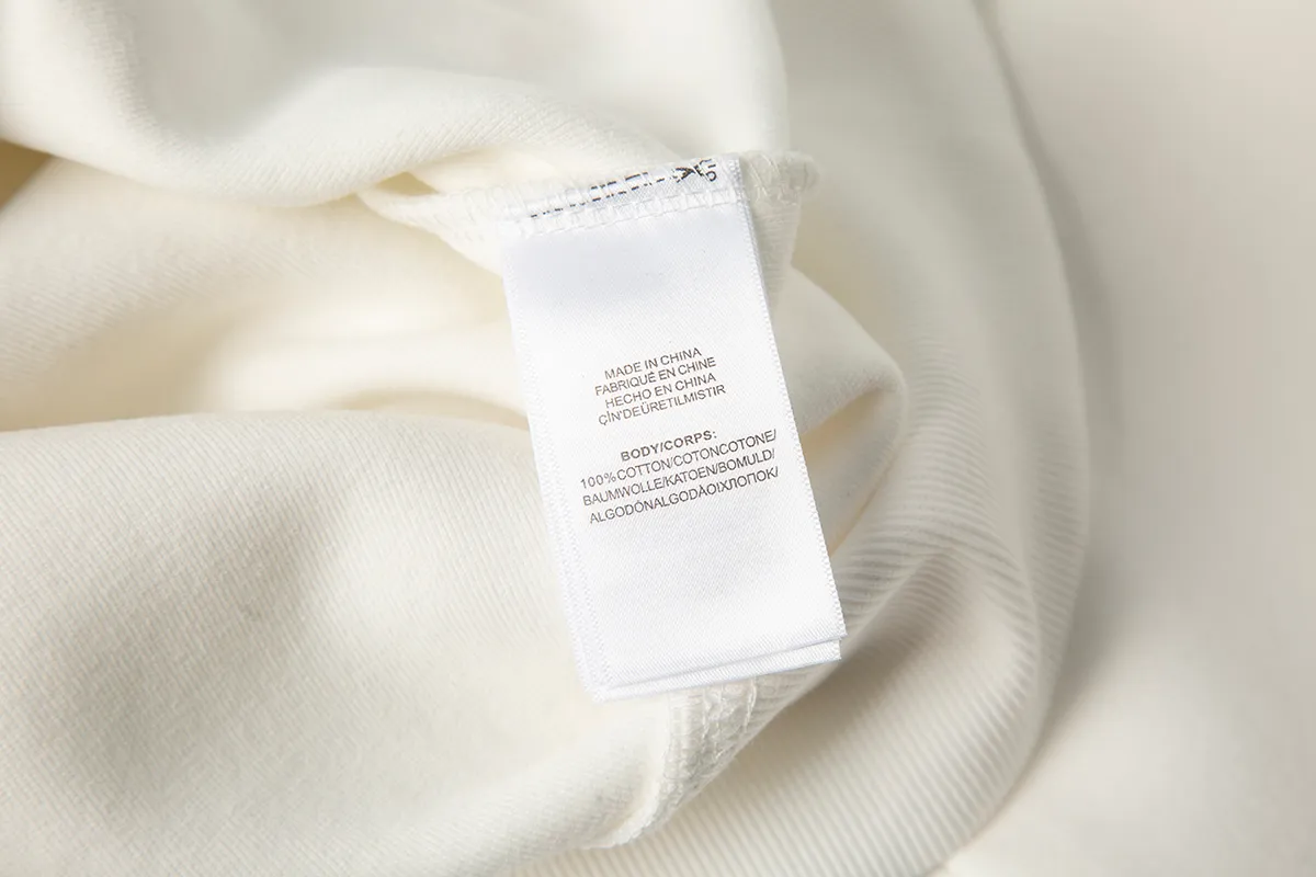 P260 White background picture [Evergreen for all seasons] Style number: 26201# (on sale all year round) Color: black and white / black and red / navy white / saffron / off-white / matte pink / light blue / yellow / dark gray Size: S to XL - Ralph Lauren/Ralph Lauren 26SS new four seasons classic basic three-dimensional Malaysia LOGO-No. 3 armband solid color long-sleeved zipper cardigan sweatshirt - 380g double-sided cotton heavy fabric✅ - The original version has the same 7.5CM widened thread processing✅ - Three-dimensional Malaysian embroidery Customized brand pentagonal POLO zipper ✅ - Ralph Lauren classic Malaysian logo Polo｜Unlock the British retro sports style RL classic style for all seasons The fit is loose and can be easily controlled by both men and women Simple Clean and versatile 1.2cm retro original color hook silk drawstring Full of details Use 380 grams of heavy double-sided cotton to create a tall and straight silhouette The iconic Malaysian embroidery logo interprets American origin. The solid color system can easily control formal and casual scenes.